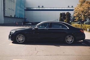 Arrival Private Transfers: Melbourne Airport MEL to Melbourne in Business Car