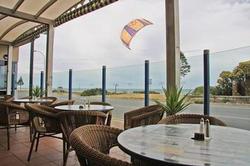 Henley Beach Hotel - St Kilda Accommodation 3