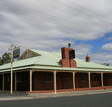 Huntington Tavern - St Kilda Accommodation