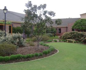 Camden Lakeside Country Club - St Kilda Accommodation 0