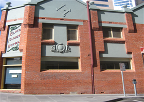 Elm's Family Hotel - St Kilda Accommodation