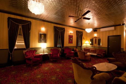 Back Bar Cocktail Lounge & Function Venue - St Kilda Accommodation 3