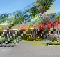 Pines Country Club Motor Inn - St Kilda Accommodation