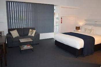 Penguin Seaside Motel - St Kilda Accommodation 2