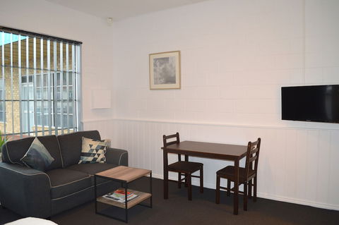 Penguin Seaside Motel - St Kilda Accommodation 5