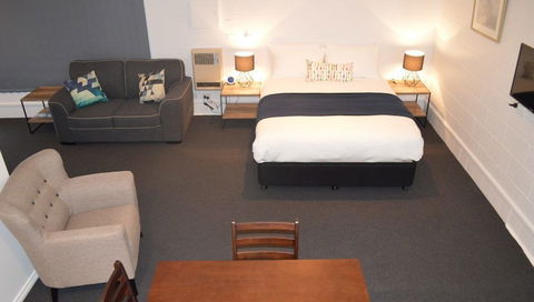 Penguin Seaside Motel - St Kilda Accommodation 6