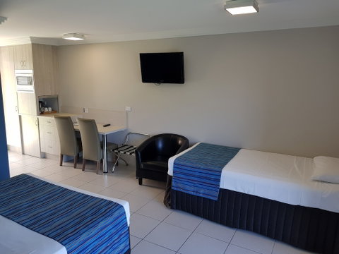 Cardwell Beachcomber Motel And Tourist Park - St Kilda Accommodation 5