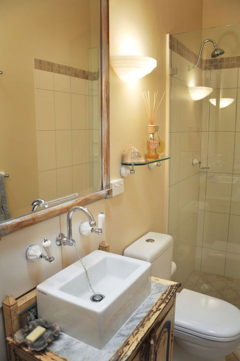 Athelney Cottage - St Kilda Accommodation 1