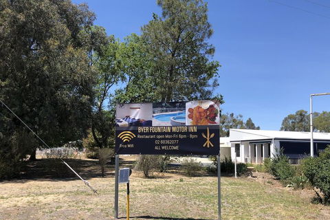 Byer Fountain Motor Inn, Holbrook - St Kilda Accommodation 4