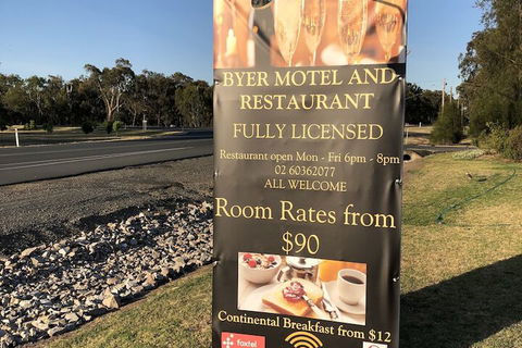 Byer Fountain Motor Inn, Holbrook - St Kilda Accommodation 1