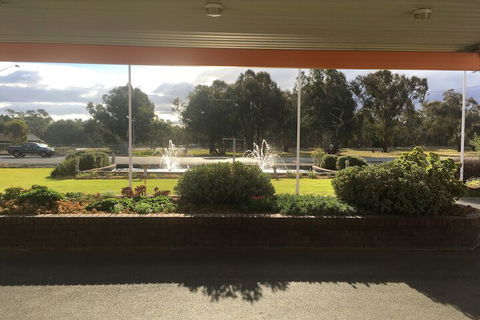 Byer Fountain Motor Inn, Holbrook - St Kilda Accommodation 6