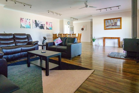 Radiance On Lyra - St Kilda Accommodation 4