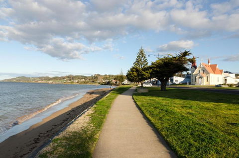 Penguin Beach House - St Kilda Accommodation 1