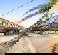 Nightcap at Camp Hill Hotel - St Kilda Accommodation