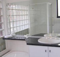Beach Haven Poolside - St Kilda Accommodation