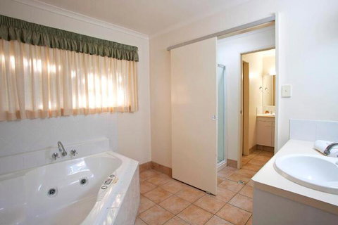 Verandahs - St Kilda Accommodation 3
