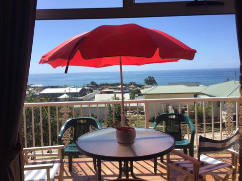 Penguin Seaside Homestay - St Kilda Accommodation 4