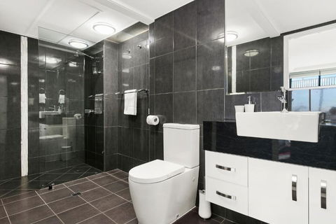 Cairns Luxury Seafront Apartment - St Kilda Accommodation 6
