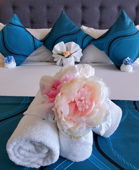 Cairns Luxury Seafront Apartment - St Kilda Accommodation 4