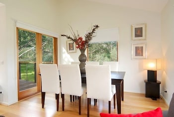 Sun Dew - St Kilda Accommodation 4