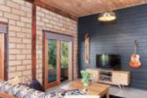 Falls River Luxury Accommodation - St Kilda Accommodation 0