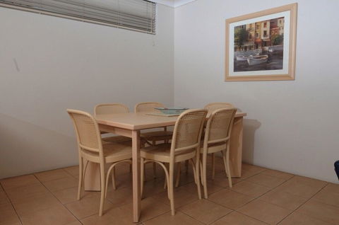 Anglesea Beachfront Court Holiday Units - St Kilda Accommodation 3