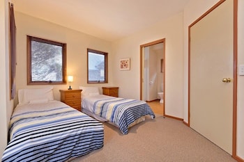 Square Bear - St Kilda Accommodation 3