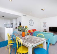 Colour and Swank at the Mill in the Heart of the CBD - St Kilda Accommodation