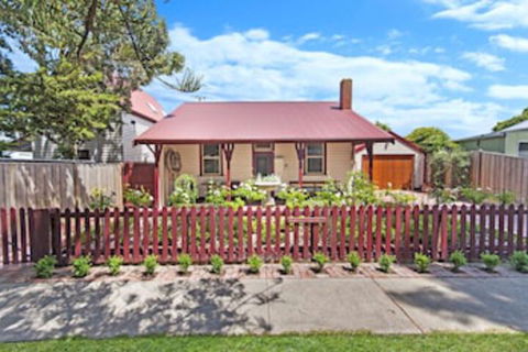 Railway Cottage - St Kilda Accommodation 0