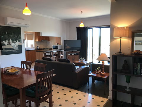 Hill's Creek Holiday Home - St Kilda Accommodation 1