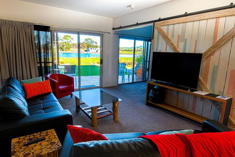 Ulverstone River Edge Apartments - St Kilda Accommodation 5