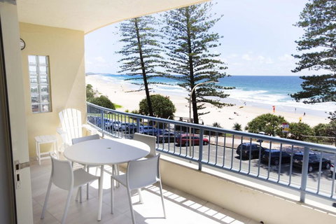 Coolum Baywatch Luxury Style Penthouse Linen Included WIFI 500 Bond - St Kilda Accommodation 5