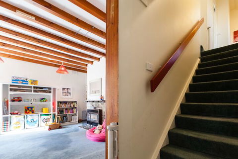 KELLY, 3BDR Northcote House - St Kilda Accommodation 7