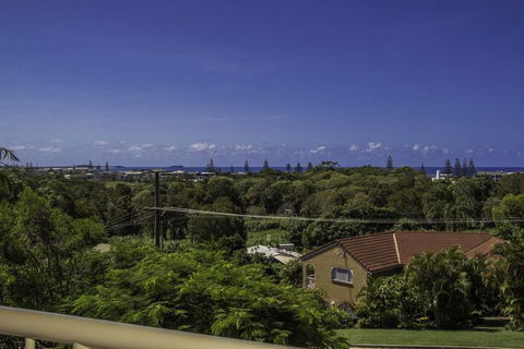 KINGSCLIFF HOLIDAY HOME On The HILL SYDS VIEW - St Kilda Accommodation 1