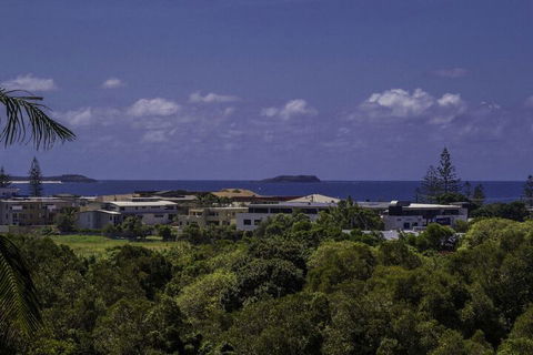 KINGSCLIFF HOLIDAY HOME On The HILL SYDS VIEW - St Kilda Accommodation 2