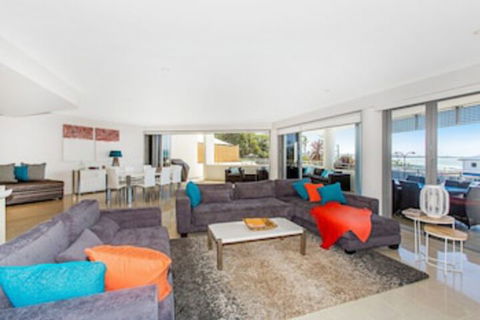 KINGSCLIFF OCEAN FRONT TERRACE 4 - St Kilda Accommodation 0