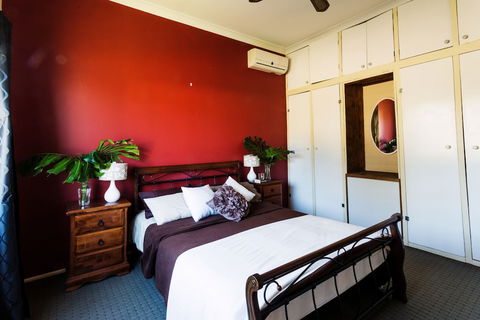 Coal D' Vine Cottage - Cessnock NSW - St Kilda Accommodation 2