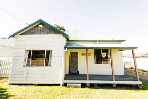 Coal D' Vine Cottage - Cessnock NSW - St Kilda Accommodation 0