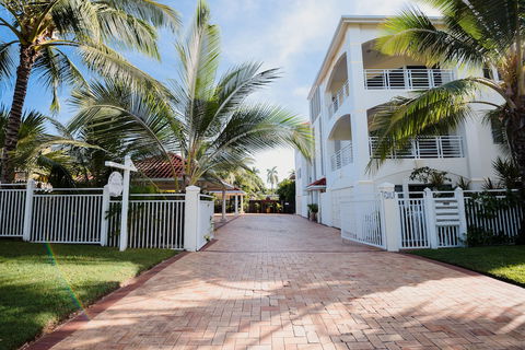 Villa Beach Palm Cove - St Kilda Accommodation 3