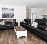 4 Bedroom Inner City Townhouse  Sleeps 9 - St Kilda Accommodation