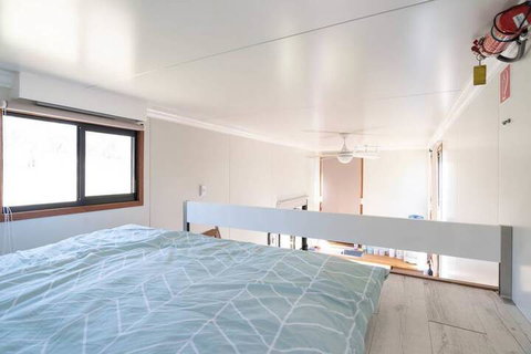 Sithuri - St Kilda Accommodation 4