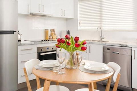 Understated Elegance Affordable Luxury - St Kilda Accommodation 0