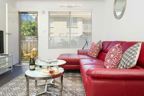 Understated Elegance Affordable Luxury - St Kilda Accommodation 6