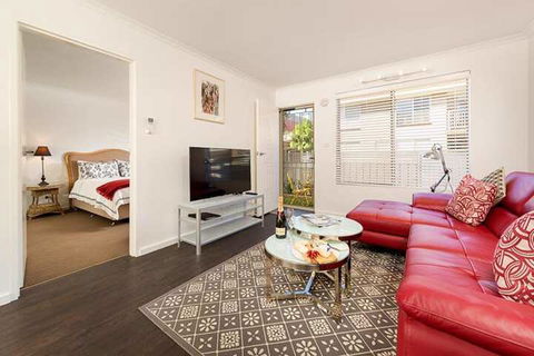 Understated Elegance Affordable Luxury - St Kilda Accommodation 3