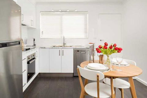 Understated Elegance Affordable Luxury - St Kilda Accommodation 5