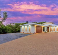 Isle Be Back Waterfront Luxury With Pool - St Kilda Accommodation