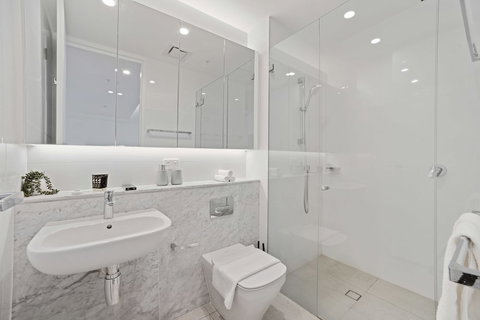 HomeHotel Brand New Ultra Luxe Apartment - St Kilda Accommodation 2