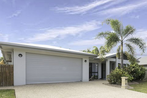 Beach Bliss Queen Bed BBQ Pool Netflix - St Kilda Accommodation 2