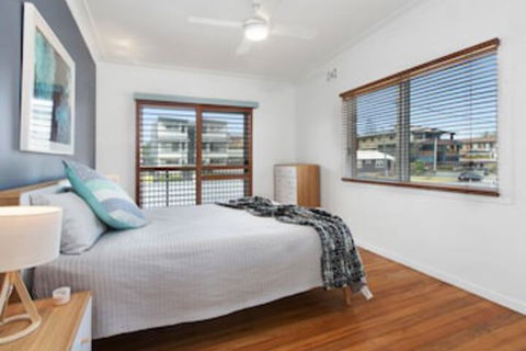 BEACH HOUSE On PEARL - St Kilda Accommodation 0