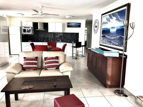 Cairns Apartment Esplanade Ocean Views - St Kilda Accommodation 3